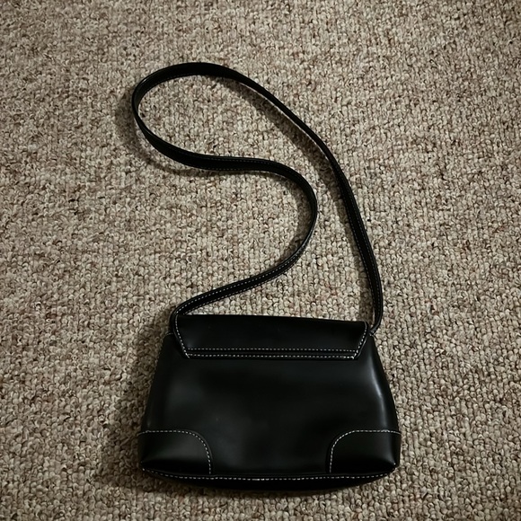 Guess Small Black Leather Snap Front Crossbody Purse - Picture 6 of 6